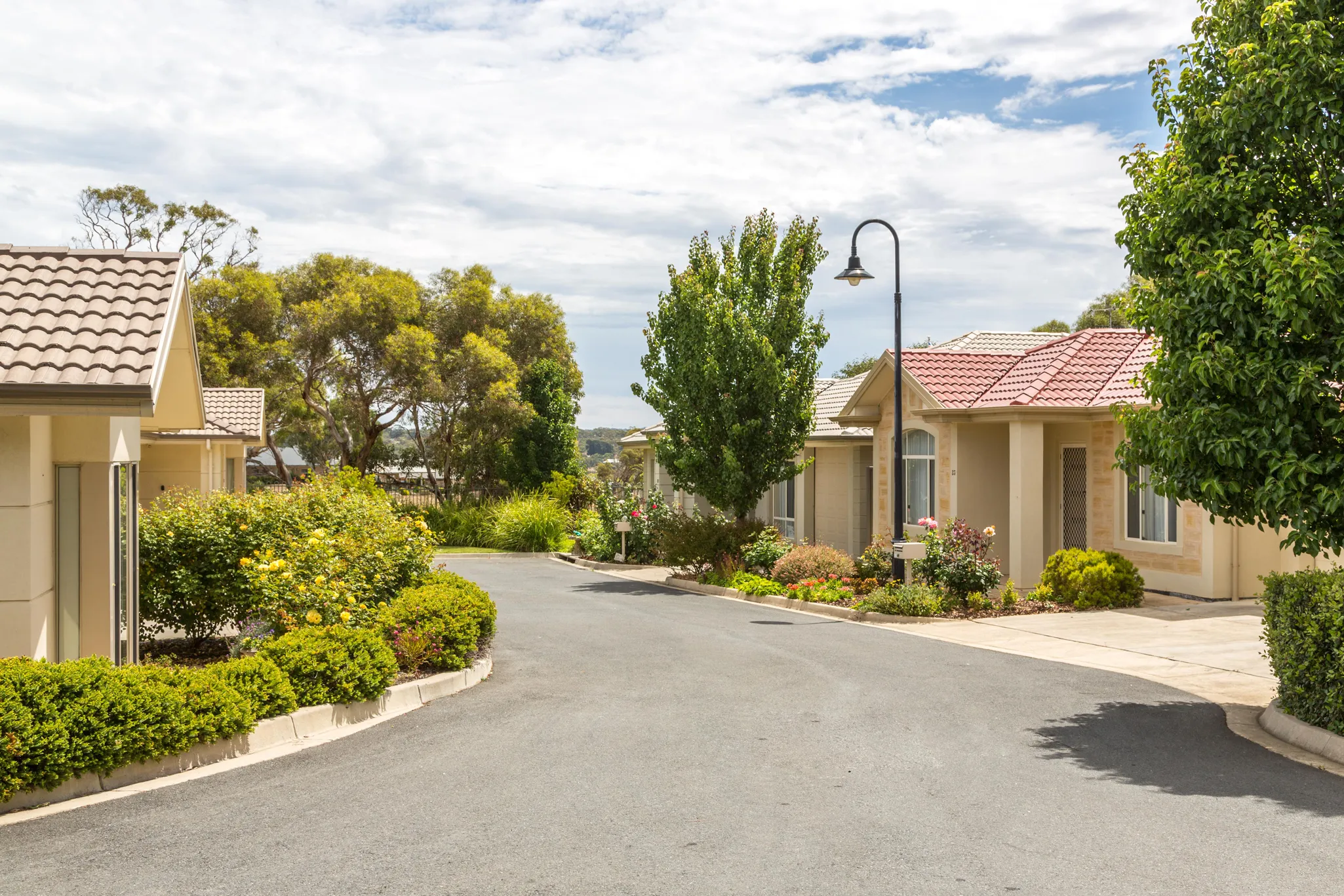 Retirement_Living_The_Fairways_Southern_Cross_Care_garden-00_01