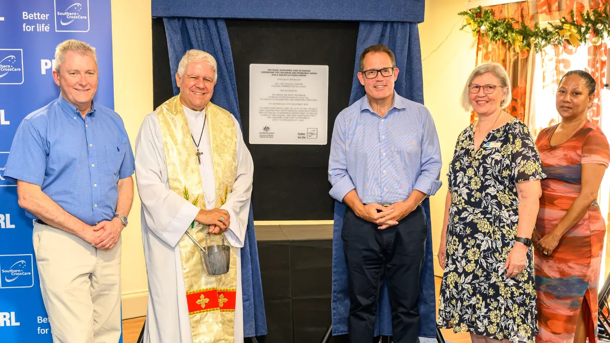 Important guests with the official plaque at the Pearl extension
