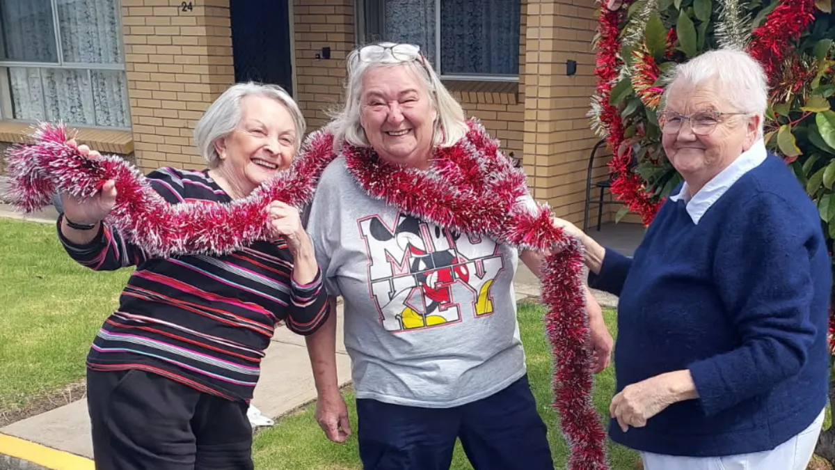 Mount Gambier residents decorating