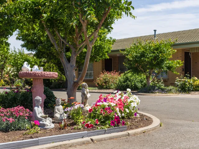 Retirement_Living_Marion_Southern_Cross_Care_garden
