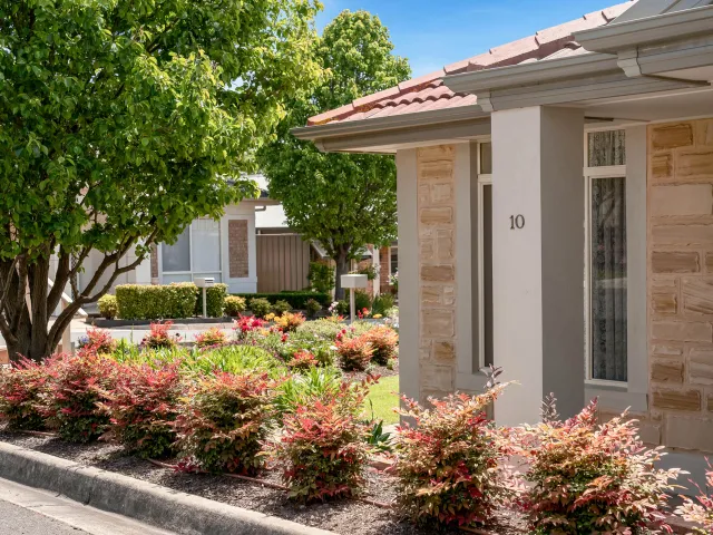 Retirement_Living_The_Fairways_Southern_Cross_Care_streetscape