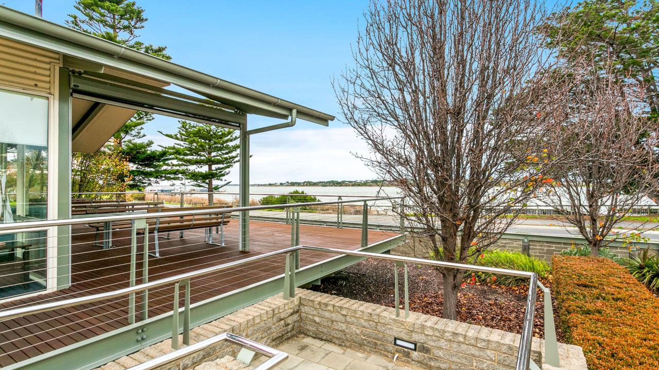 Absolute waterfront location