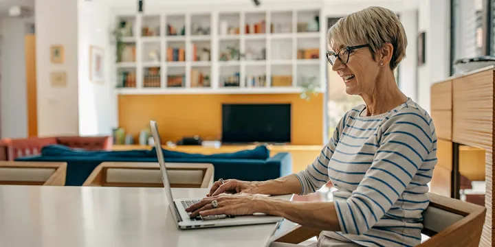 Health & Fitness Client On Laptop Using Online Services 1200x600