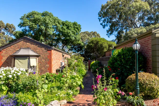 Retirement_Living_Glenwoodley_Estate_Southern_Cross_Care_garden