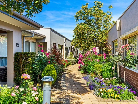 Retirement_Living_Oaklands_park_Southern_Cross_Care_garden