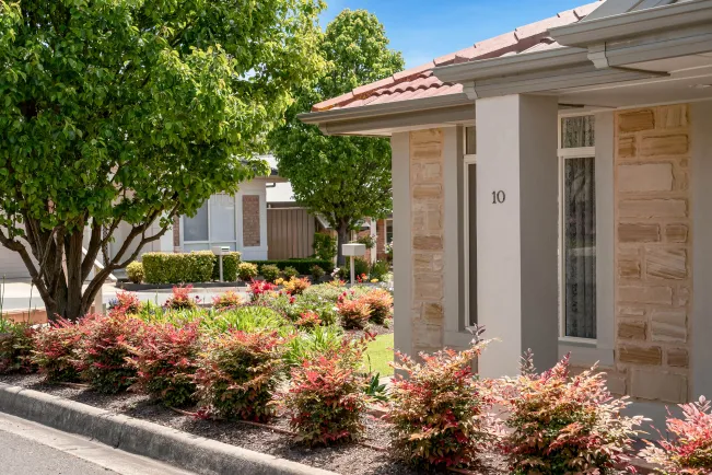 Retirement_Living_The_Fairways_Southern_Cross_Care_streetscape