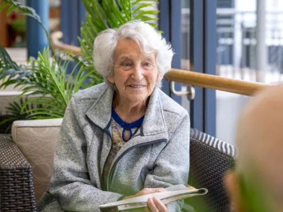 Lady in onkaparinga cafe
